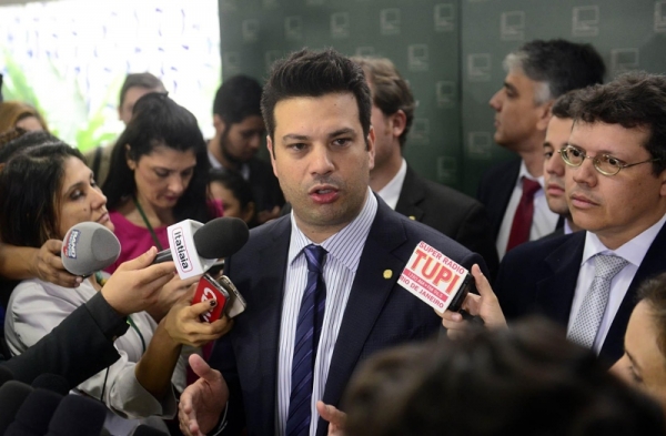 PMDB elege Picciani, derrota Cunha e amplia pressão por seu afastamento