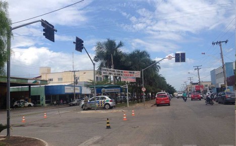 Após mais de trinta dias com semáforos estragados, Policia Militar interdita cruzamentos no centro de São Luis…