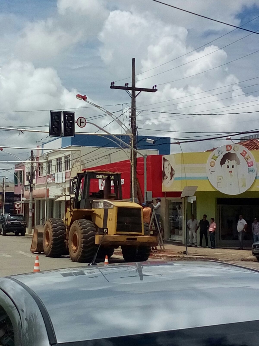 São Luís: Semáforo começa a ser trocado
