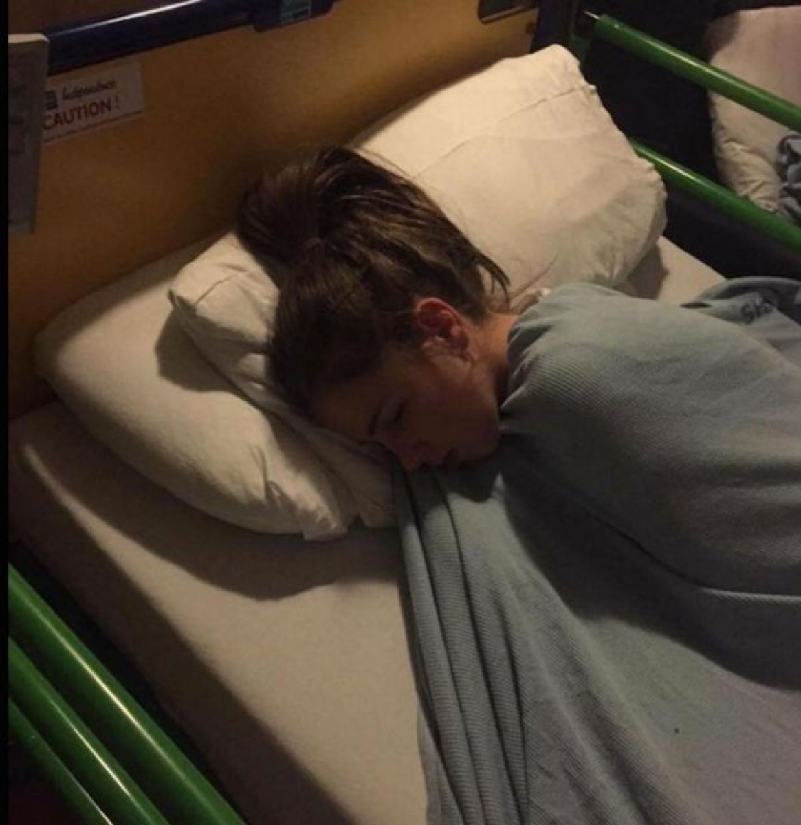 Menina de 13 anos fica com paralisia após beber energético