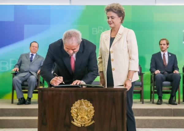 Juiz suspende posse de Lula