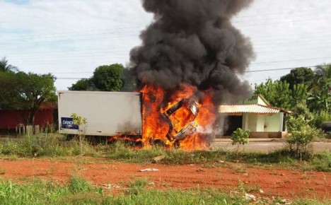 São Luís: Caminhão pega fogo e assusta população…