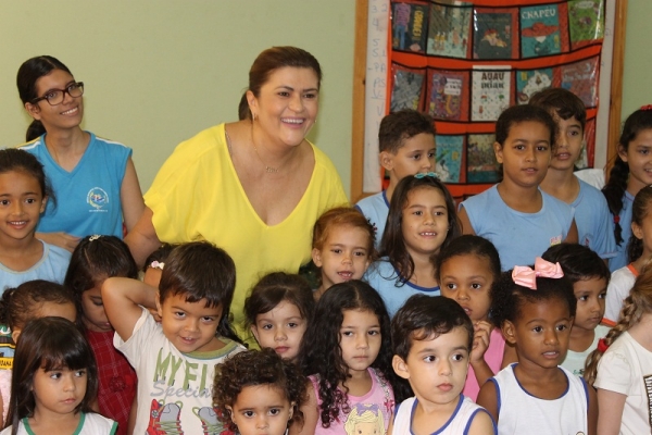 Crianças de São Luís ganham ovos de páscoa