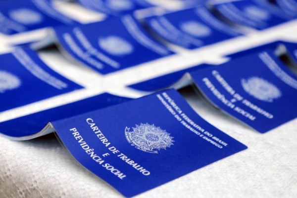 Taxa de desemprego sobe para 9,5% em janeiro, a maior em quatro anos