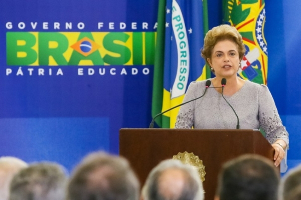 Dilma cancela ida aos EUA e evita que Temer assuma após desembarque do PMDB