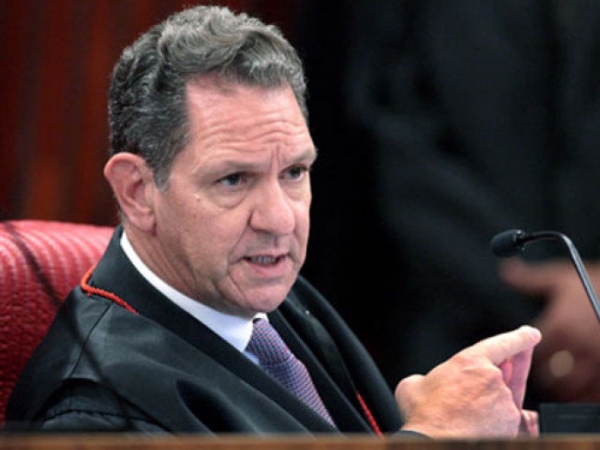 Eleitor não precisa aguentar o governo, diz ministro do STJ