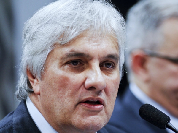 Delcídio do Amaral tem mandato cassado no Senado