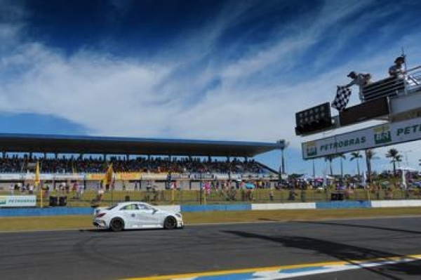 Fernando Fortes lidera de ponta a ponta e vence no Autódromo de Goiânia