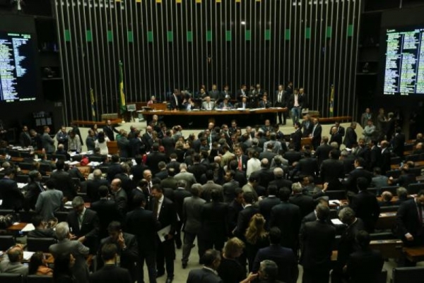 Congresso aprova meta fiscal, na primeira vitória do governo Temer