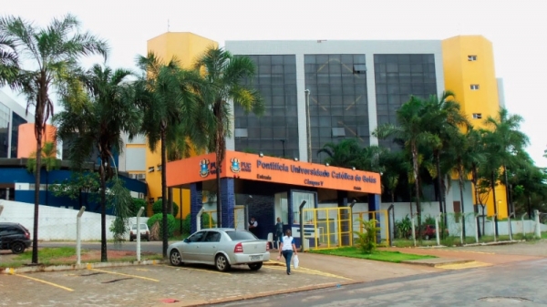 PUC Goiás suspende vestibular para Medicina