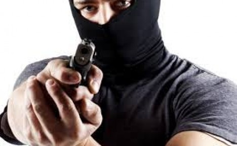 Firminópolis: loja é assaltada em horário de pique