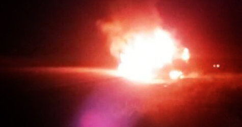 Duas mulheres morrem carbonizadas após colisão de carro e caminhão em Barra do Garças