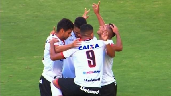 Pedro Bambu marca, Atlético-GO vence Fortaleza e se aproxima do G-4