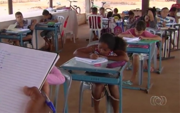 Garis montam projeto de alfabetização e biblioteca após receberem doações, em Apareci