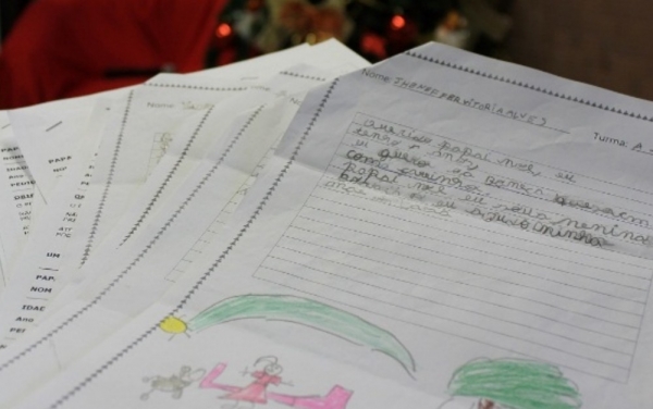 Papai Noel dos Correios começa campanha para adoção de cartas em Goiás