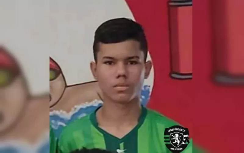 Jogador de futebol de 14 anos morre durante partida de futsal em Rio Verde