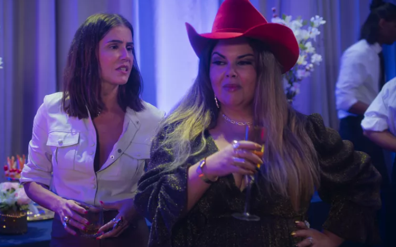 Deborah Secco aprendeu sotaque goiano para série que vai homenagear Marília Mendonça